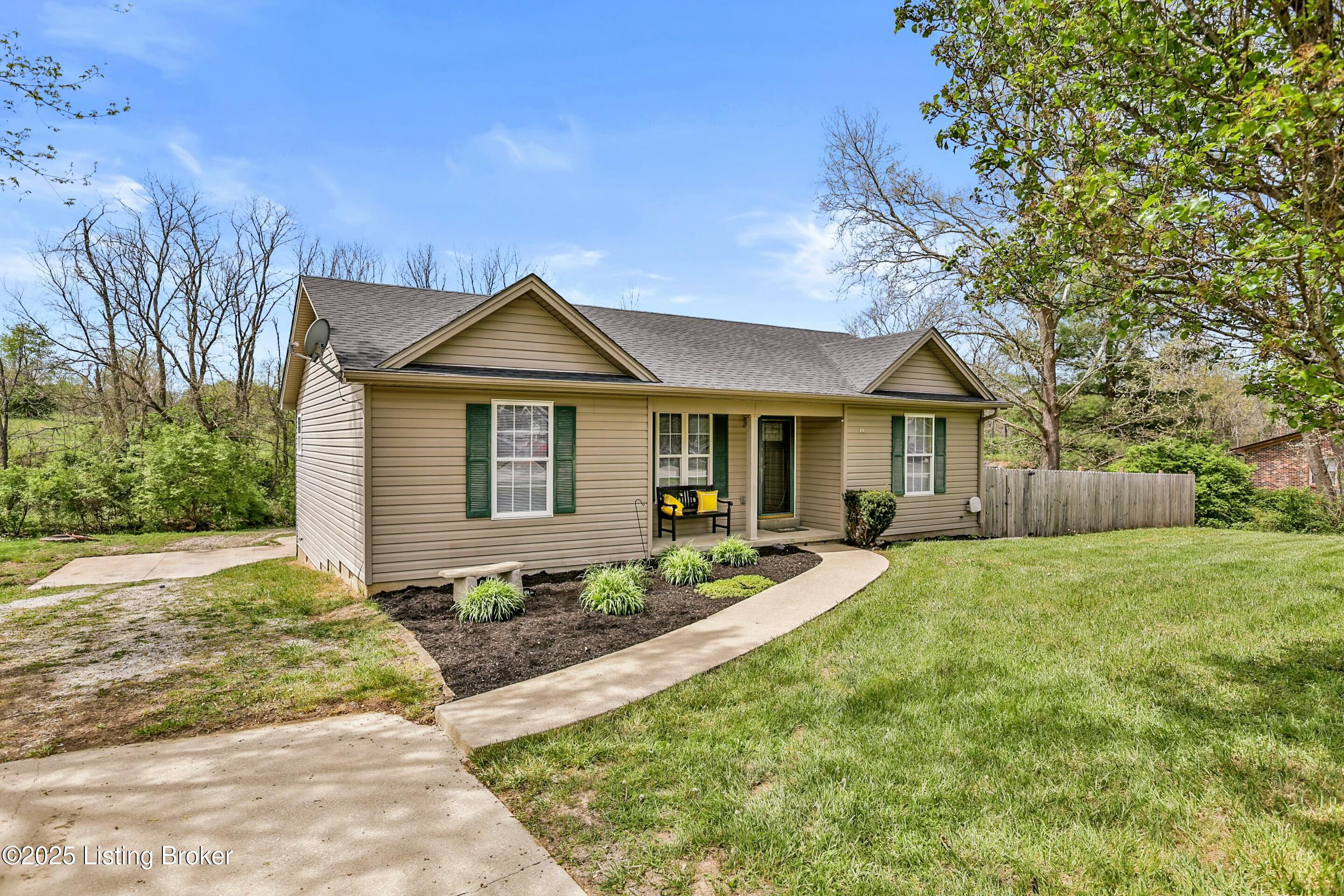 1008 Bradley Dr, Lawrenceburg, Kentucky image 2