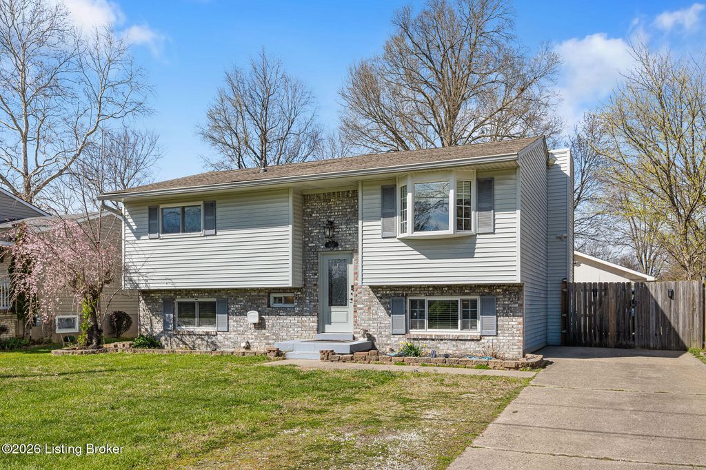 Photo of 8535 Glaser Ln, Louisville, KY 40291 (MLS # 1712724)