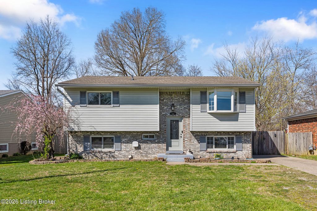 Photo of 8535 Glaser Ln, Louisville, KY 40291 (MLS # 1712724)