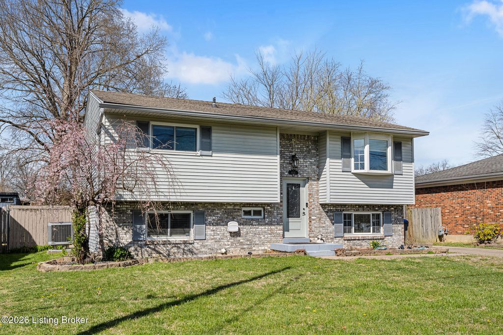 Photo of 8535 Glaser Ln, Louisville, KY 40291 (MLS # 1712724)