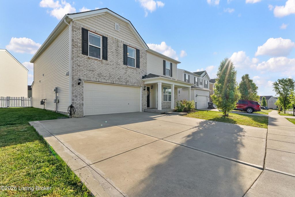 Photo of 11723 Trottingham Cir, Louisville, KY 40299 (MLS # 1715007)