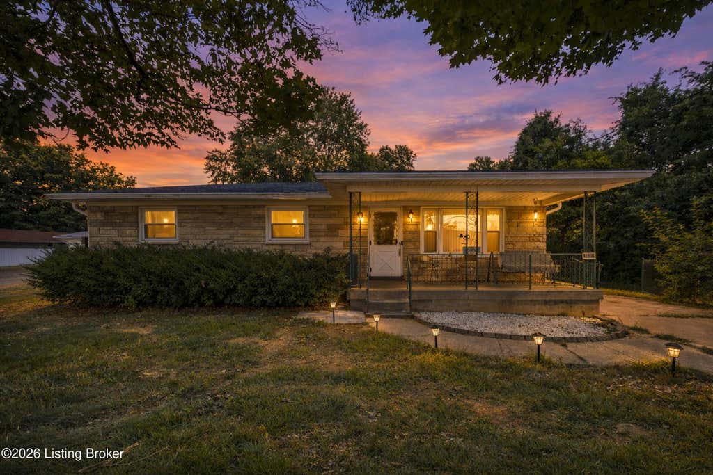 Photo of 7607 Cane Run Rd, Louisville, KY 40258 (MLS # 1723802)