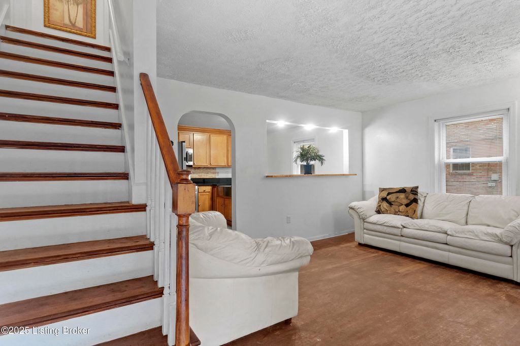 Photo of 4628 Kiefer Rd, Louisville, KY 40216 (MLS # 1704811)