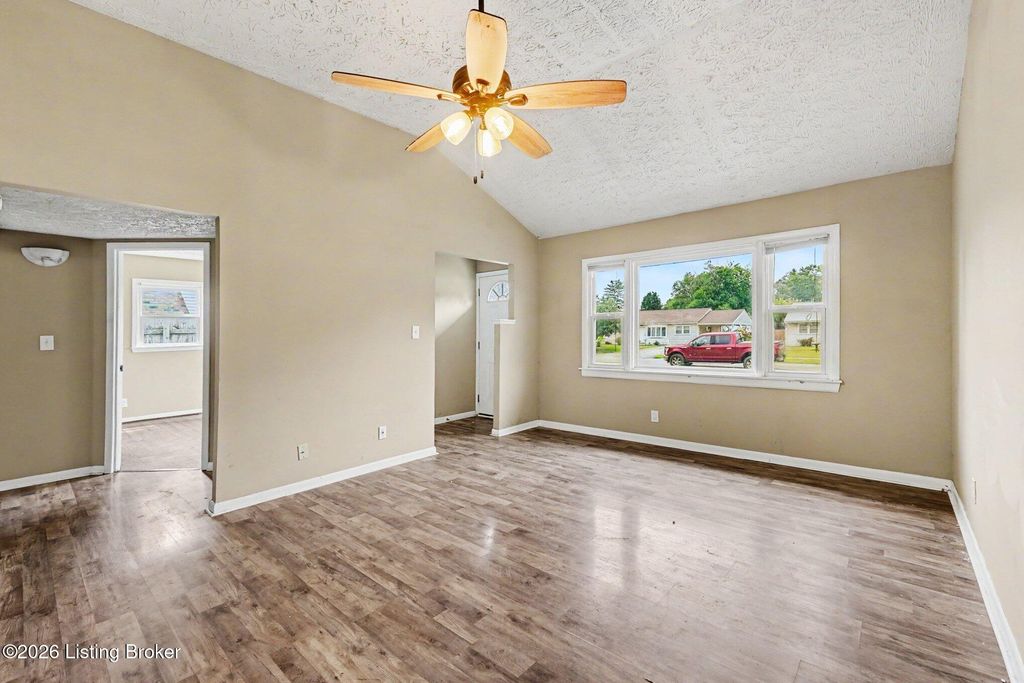 Photo of 13601 Greystone Ave, Louisville, KY 40272 (MLS # 1720350)