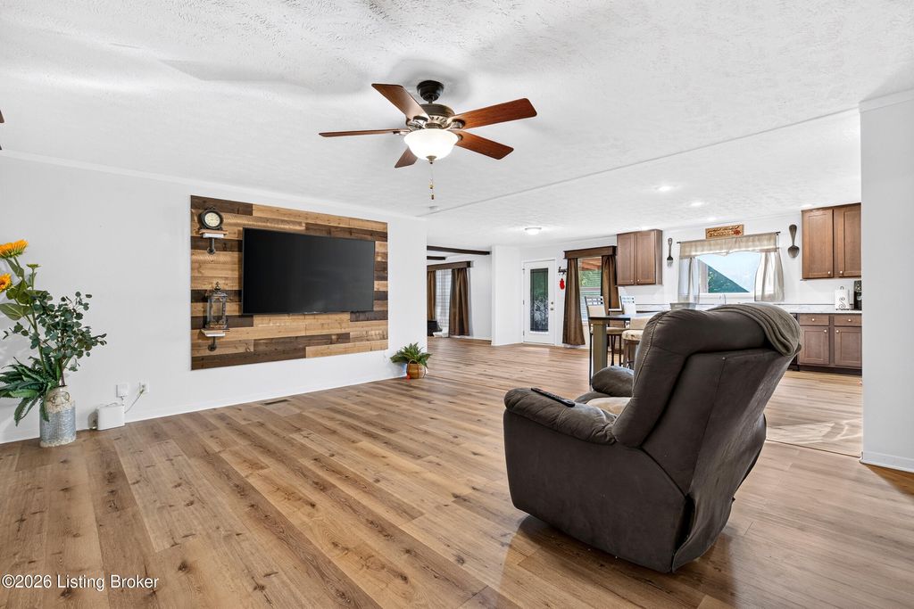 Photo of 6811 Memory Ln, Louisville, KY 40258 (MLS # 1722022)