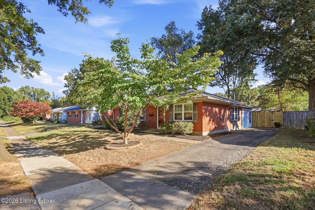 Photo of 3121 Maywood Pl, Louisville, KY 40220 (MLS # 1731325)