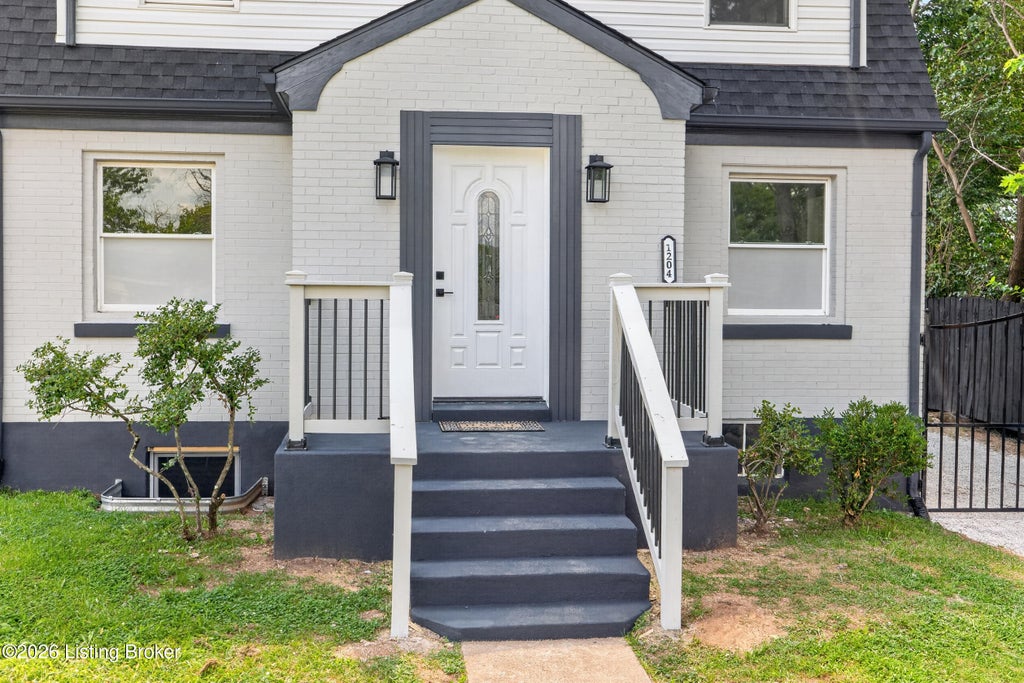 Photo of 1204 N Broadway, Lexington, KY 40505 (MLS # 1727715)