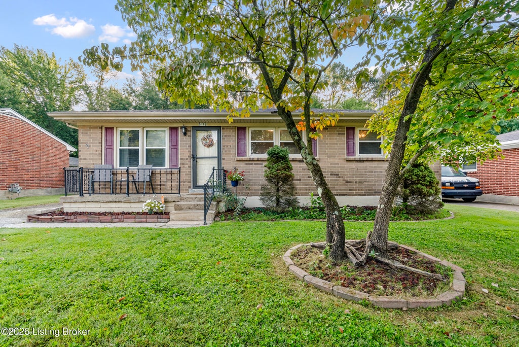 Photo of 9311 Lantana Dr, Louisville, KY 40229 (MLS # 1727625)