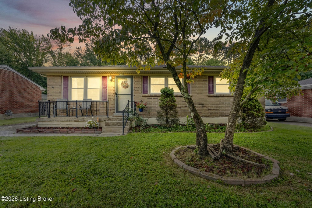 Photo of 9311 Lantana Dr, Louisville, KY 40229 (MLS # 1727625)