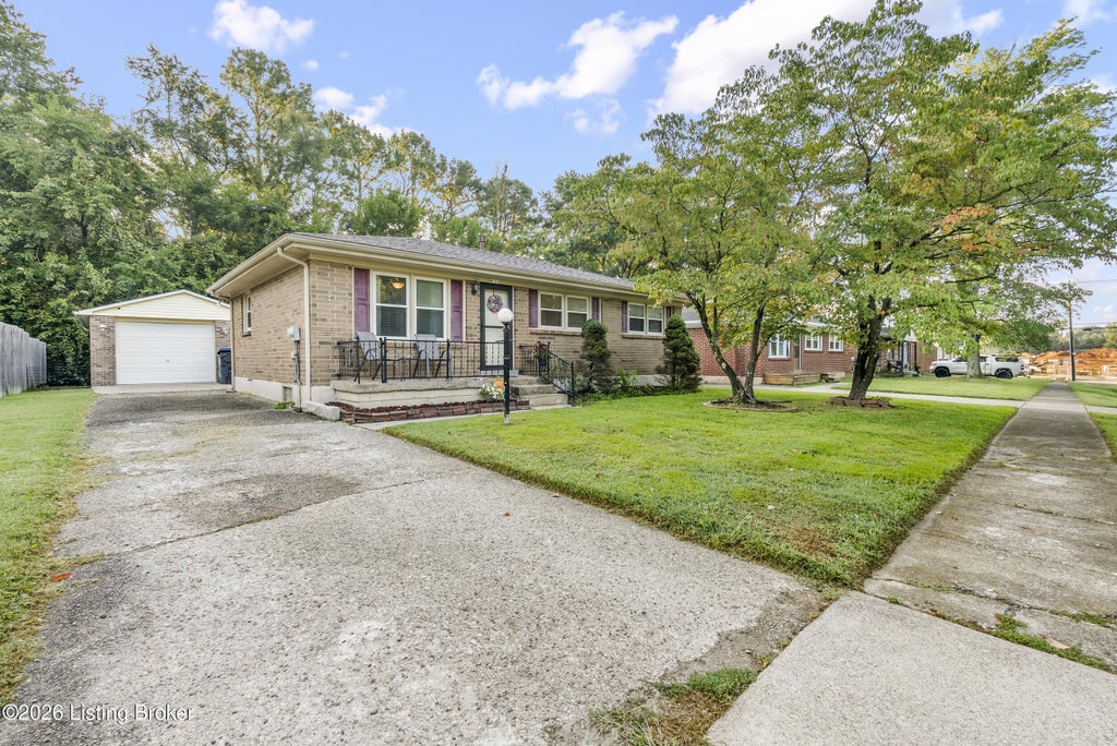 Photo of 9311 Lantana Dr, Louisville, KY 40229 (MLS # 1727625)