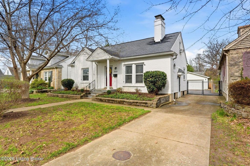 Photo of 3919 Hycliffe Ave, Louisville, KY 40207 (MLS # 1711405)