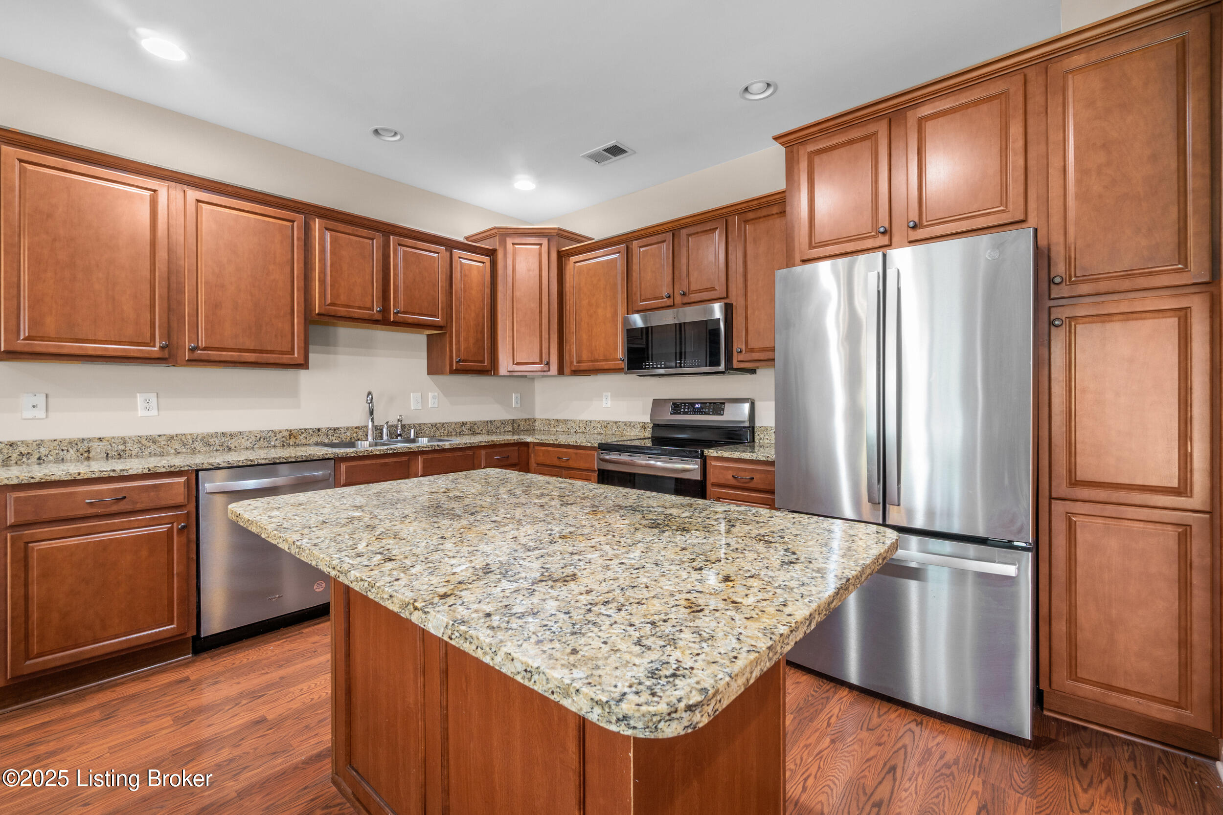 14511 Lake Village Dr, Louisville, Kentucky image 25