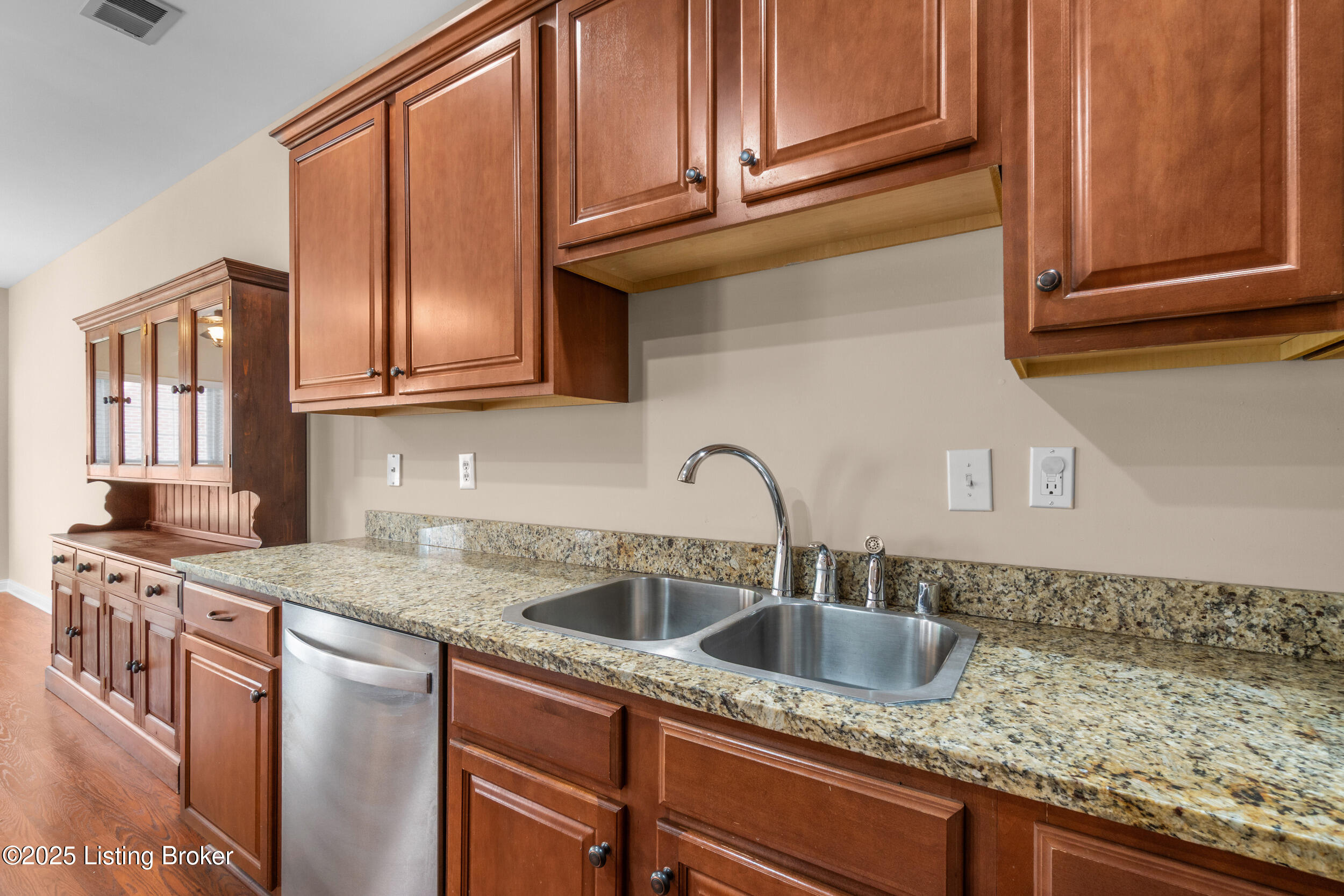 14511 Lake Village Dr, Louisville, Kentucky image 27