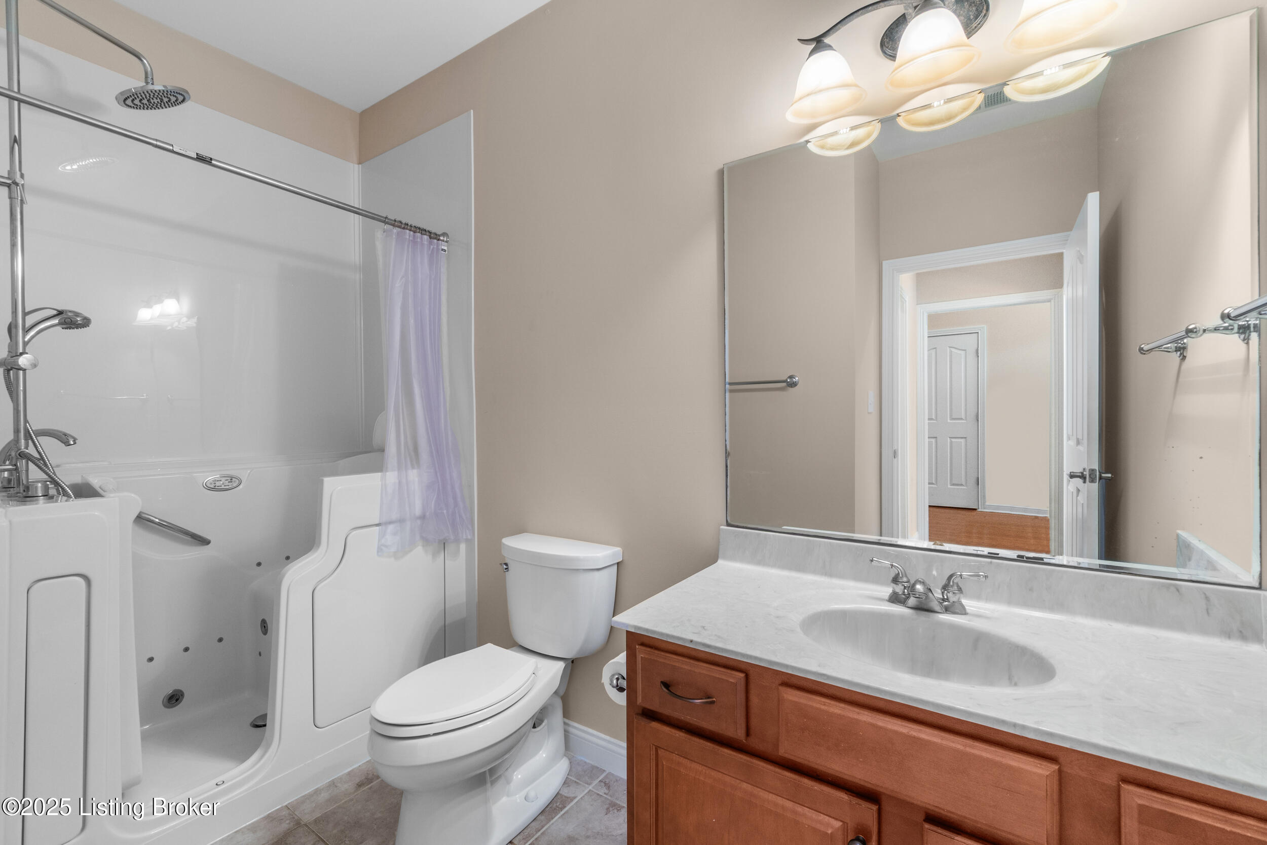 14511 Lake Village Dr, Louisville, Kentucky image 13