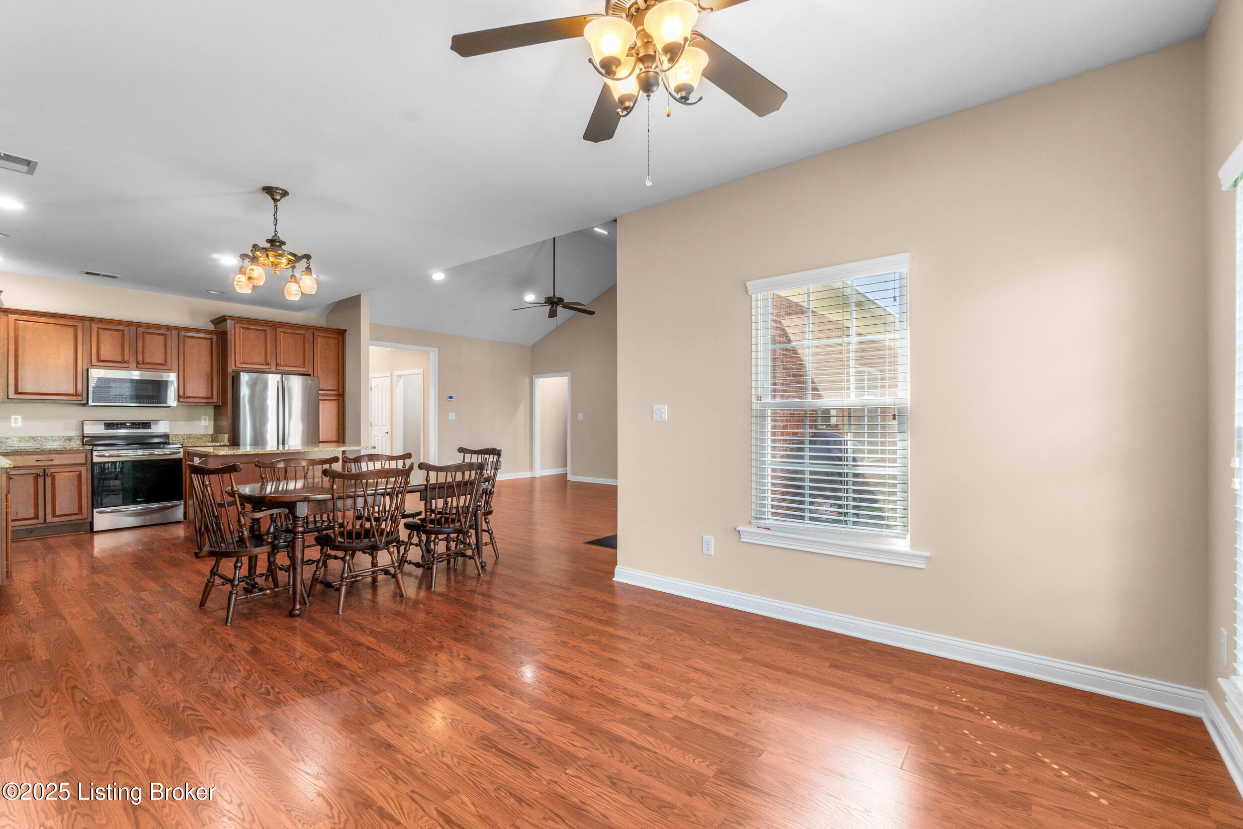 14511 Lake Village Dr, Louisville, Kentucky image 30