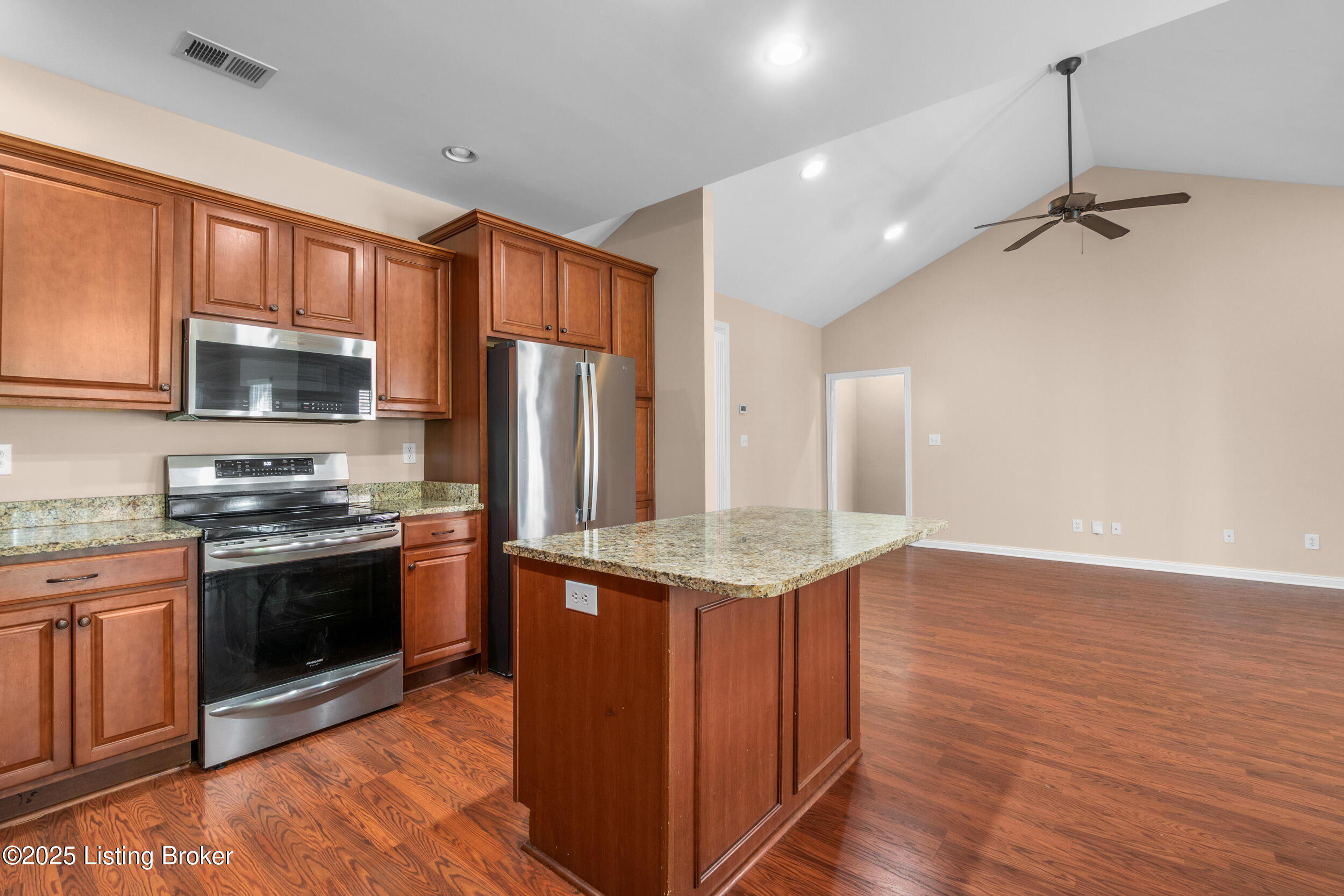14511 Lake Village Dr, Louisville, Kentucky image 28