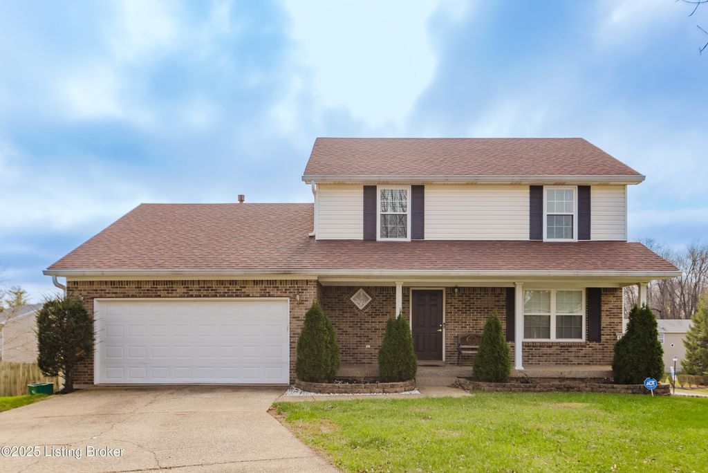 Photo of 4400 Bays End Ct, Louisville, KY 40245 (MLS # 1704588)