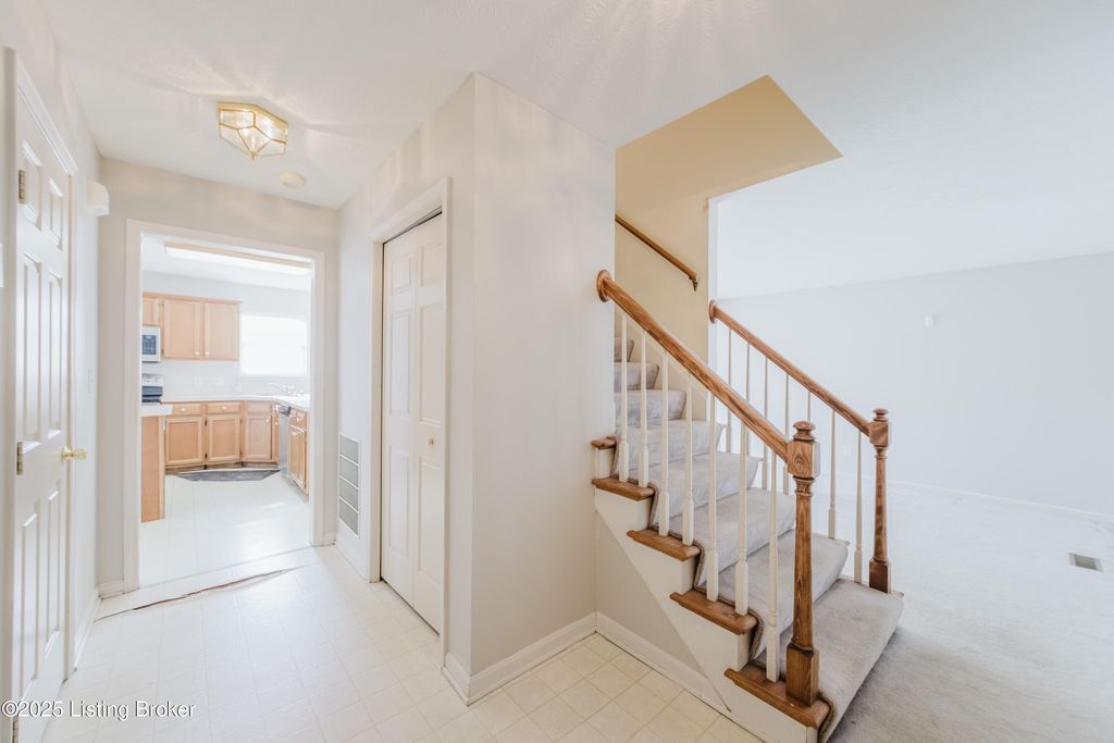 Photo of 4400 Bays End Ct, Louisville, KY 40245 (MLS # 1704588)