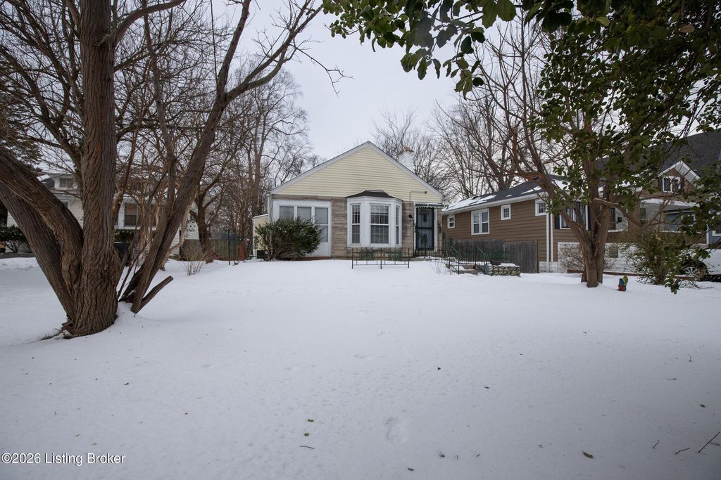 Photo of 4830 Southern Pkwy, Louisville, KY 40214 (MLS # 1708086)