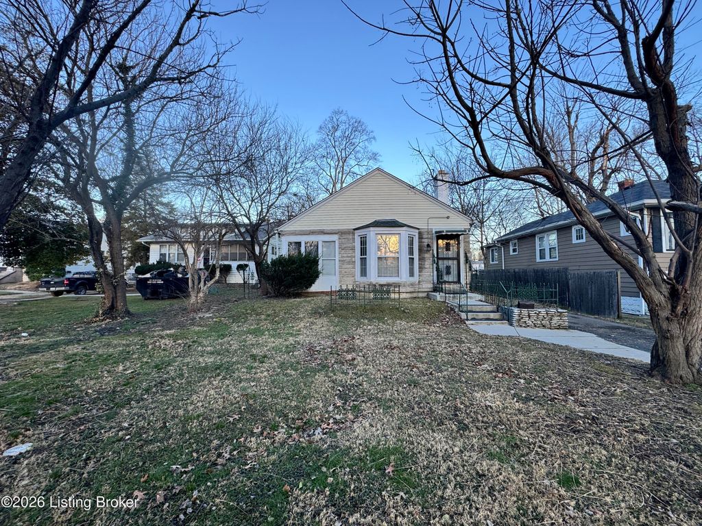 Photo of 4830 Southern Pkwy, Louisville, KY 40214 (MLS # 1708086)
