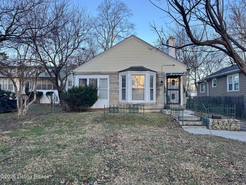 Photo of 4830 Southern Pkwy, Louisville, KY 40214 (MLS # 1708086)