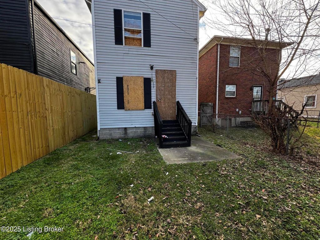 Photo of 402 S 26th St, Louisville, KY 40212 (MLS # 1707746)
