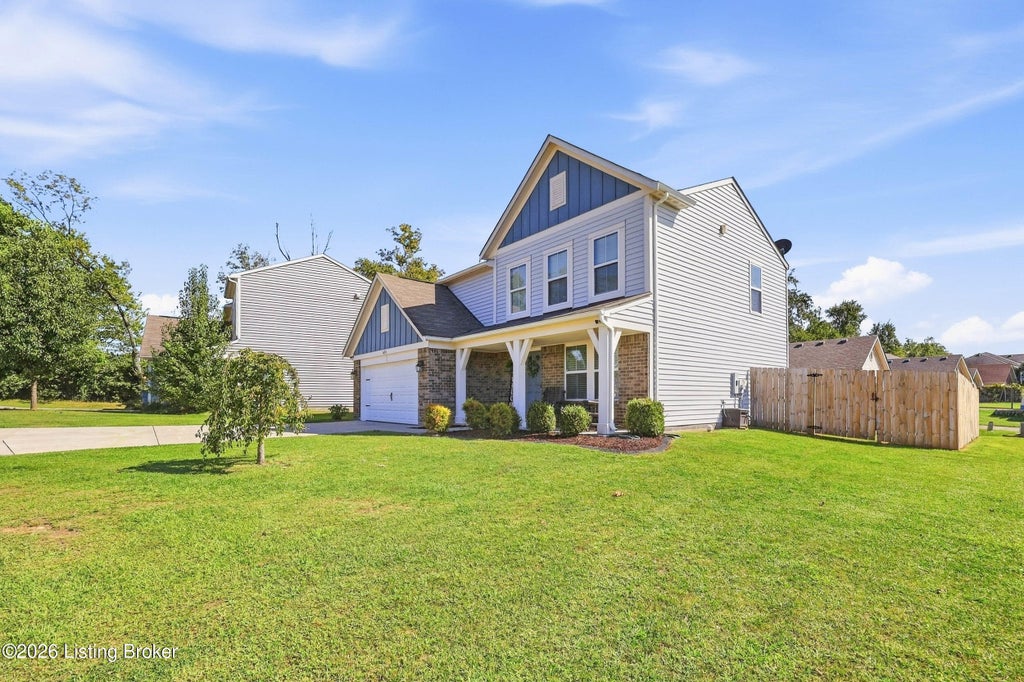 Photo of 614 Birchwood Cir, Shelbyville, KY 40065 (MLS # 1729217)
