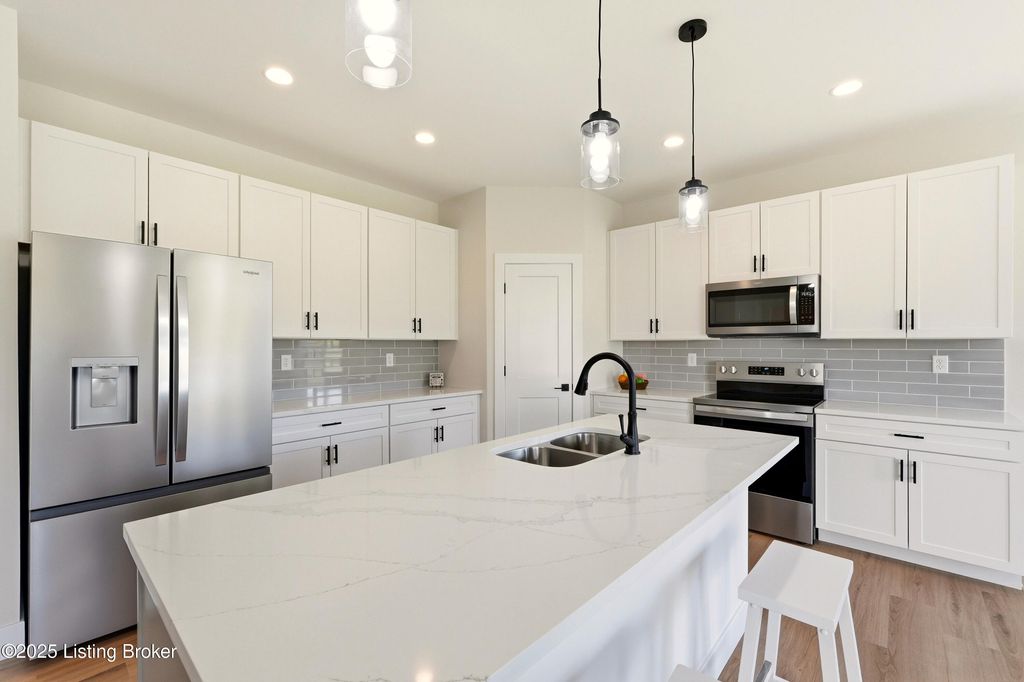 Photo of 1160 Greens Dr, Simpsonville, KY 40067 (MLS # 1710240)