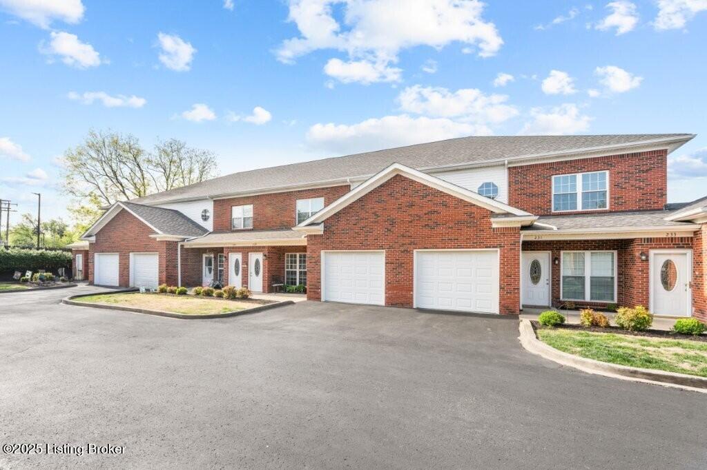 225 S Dorsey Ln, Louisville, Pennsylvania image 2