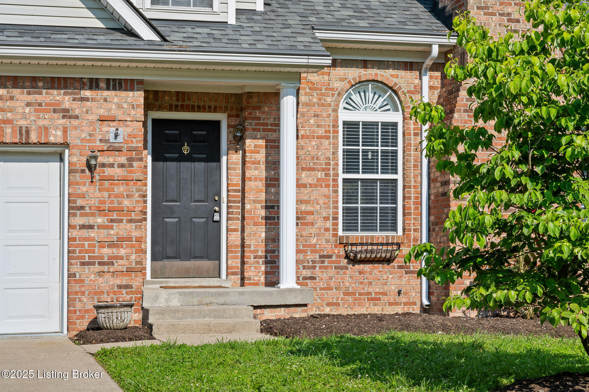 6511 Spencerwood Ct, Louisville, Pennsylvania image 2