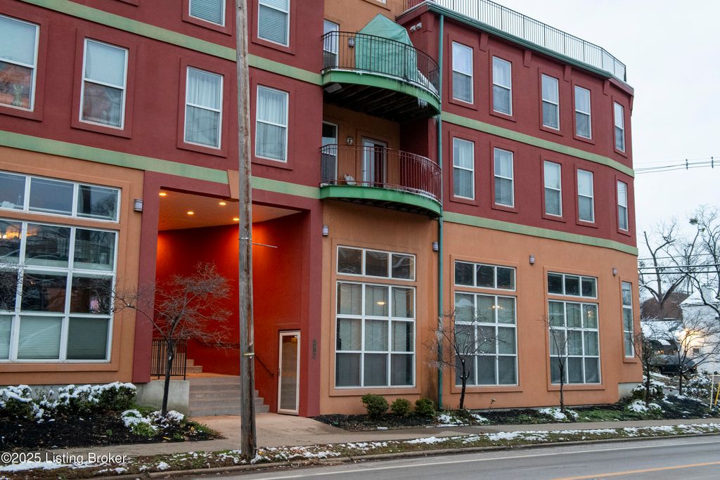 Photo of 2415 Brownsboro Rd, Louisville, KY 40206 (MLS # 1704758)