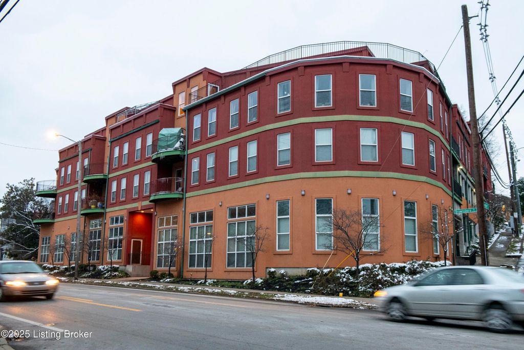 Photo of 2415 Brownsboro Rd, Louisville, KY 40206 (MLS # 1704758)