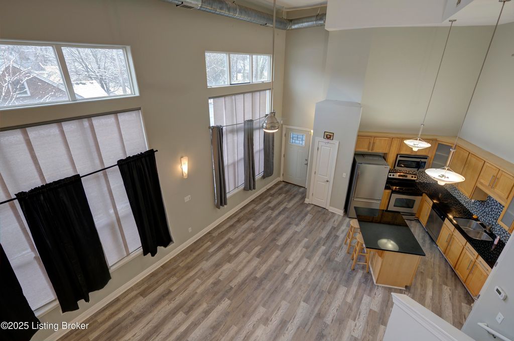 Photo of 2415 Brownsboro Rd, Louisville, KY 40206 (MLS # 1704758)