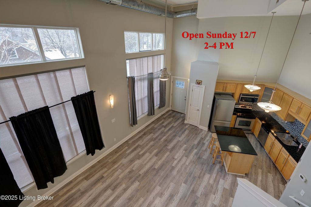 Photo of 2415 Brownsboro Rd, Louisville, KY 40206 (MLS # 1704758)