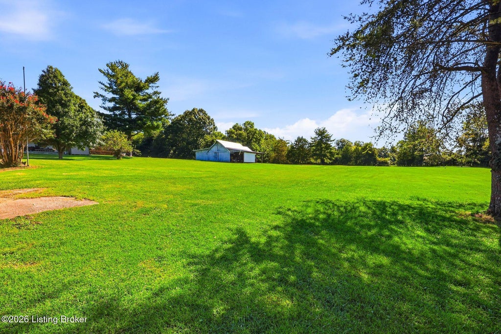 Photo of 408 Hillcreek Rd, Shepherdsville, KY 40165 (MLS # 1732324)