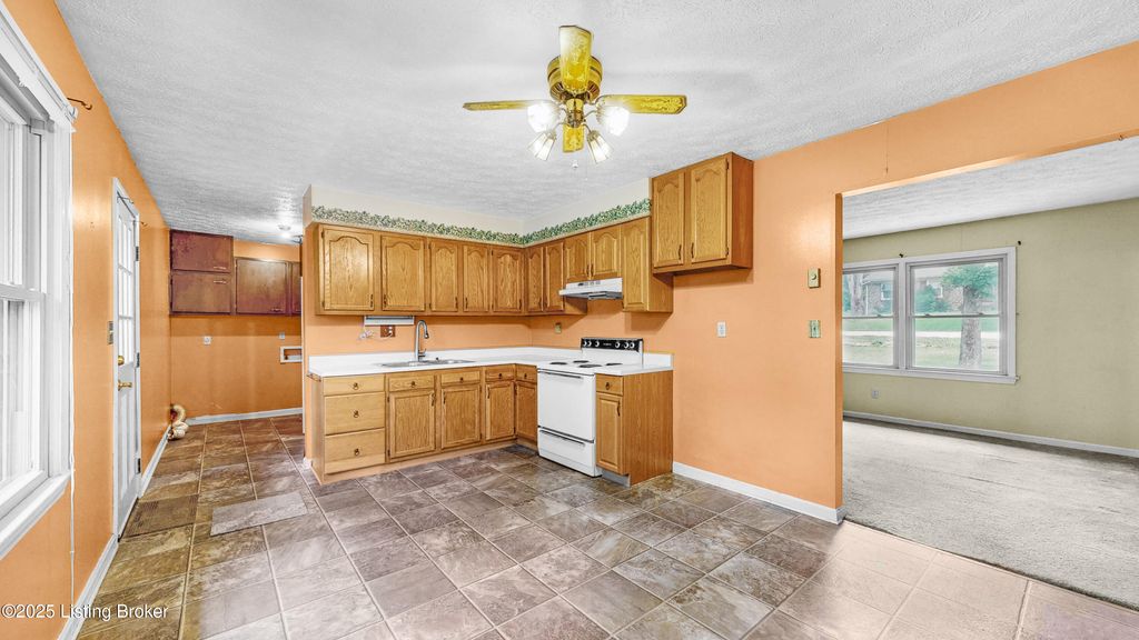 Photo of 3708 Wiano Dr, Crestwood, KY 40014 (MLS # 1694109)