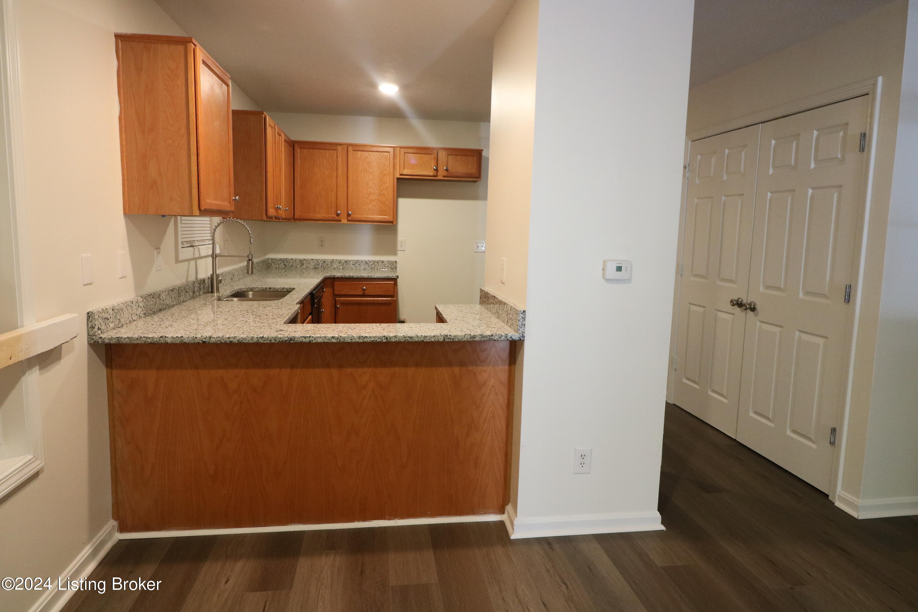2008 W Market St, Louisville, Kentucky image 6
