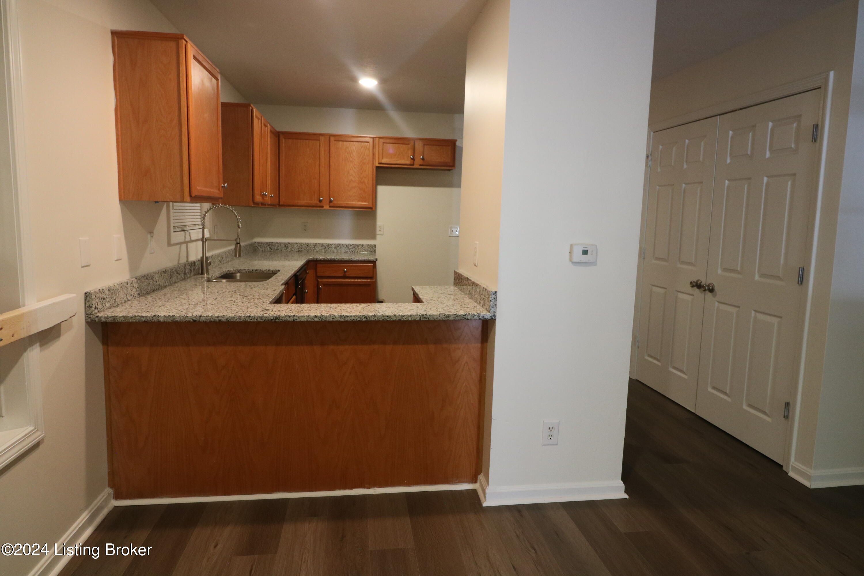 2008 W Market St, Louisville, Kentucky image 7