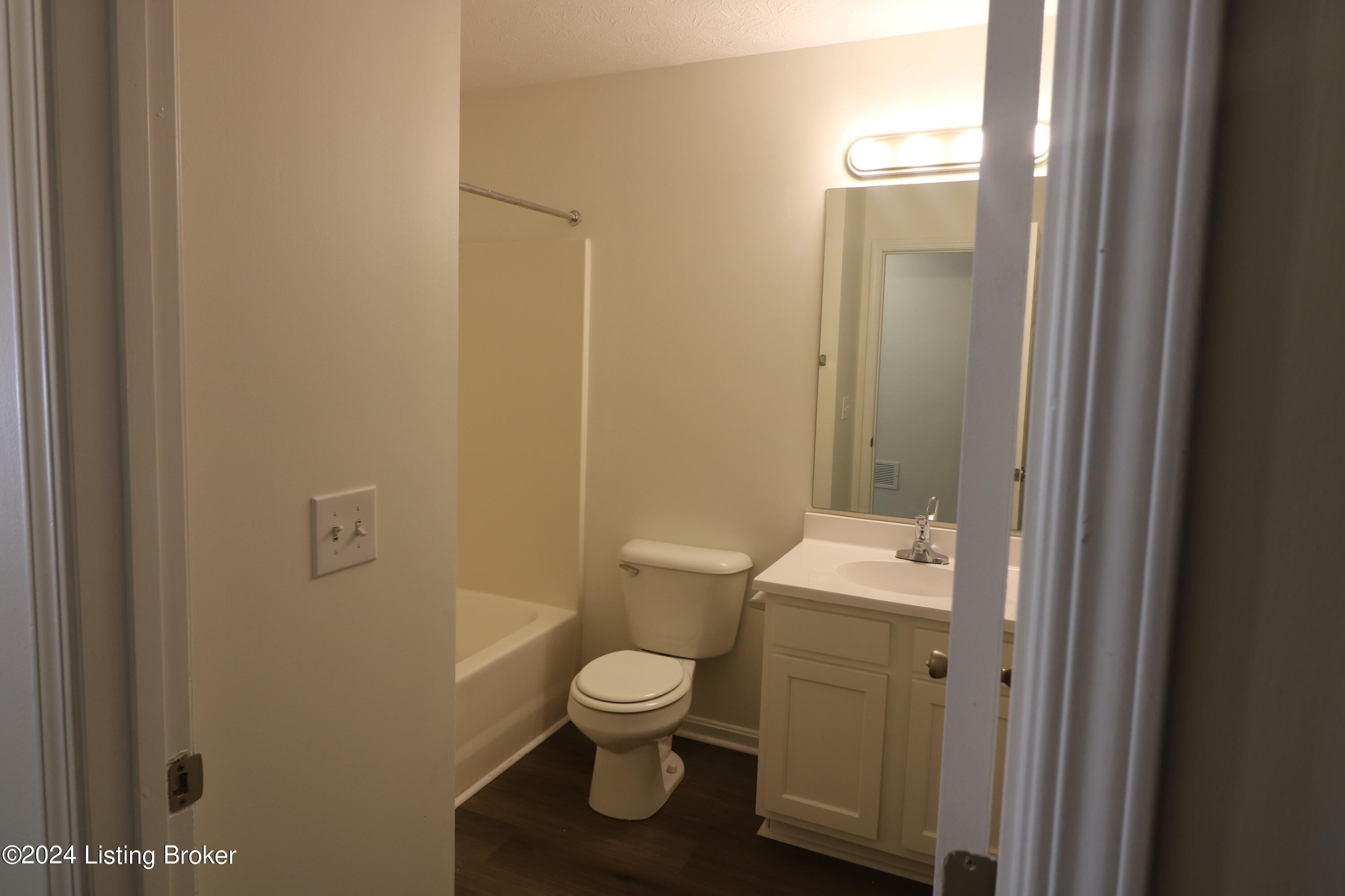 2008 W Market St, Louisville, Kentucky image 12