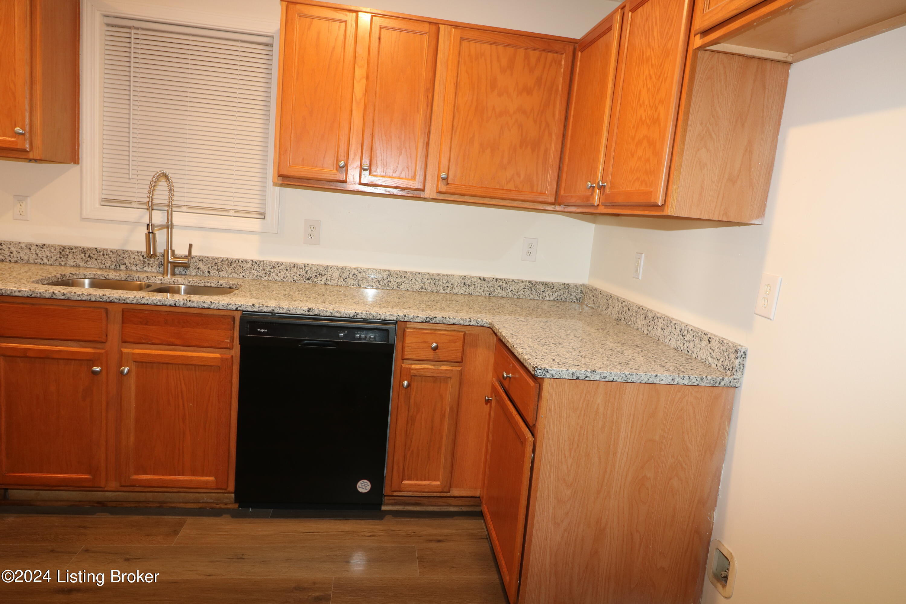 2008 W Market St, Louisville, Kentucky image 8