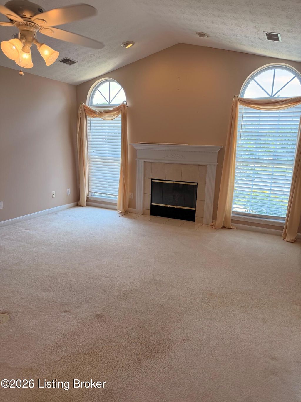 Photo of 9601 Harvard Commons Ct, Louisville, KY 40291 (MLS # 1717734)