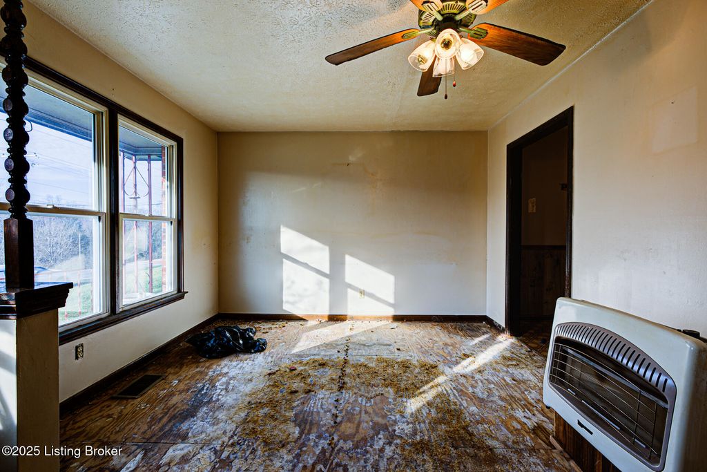 Photo of 49 Fleming Rd, Shelbyville, KY 40065 (MLS # 1705743)