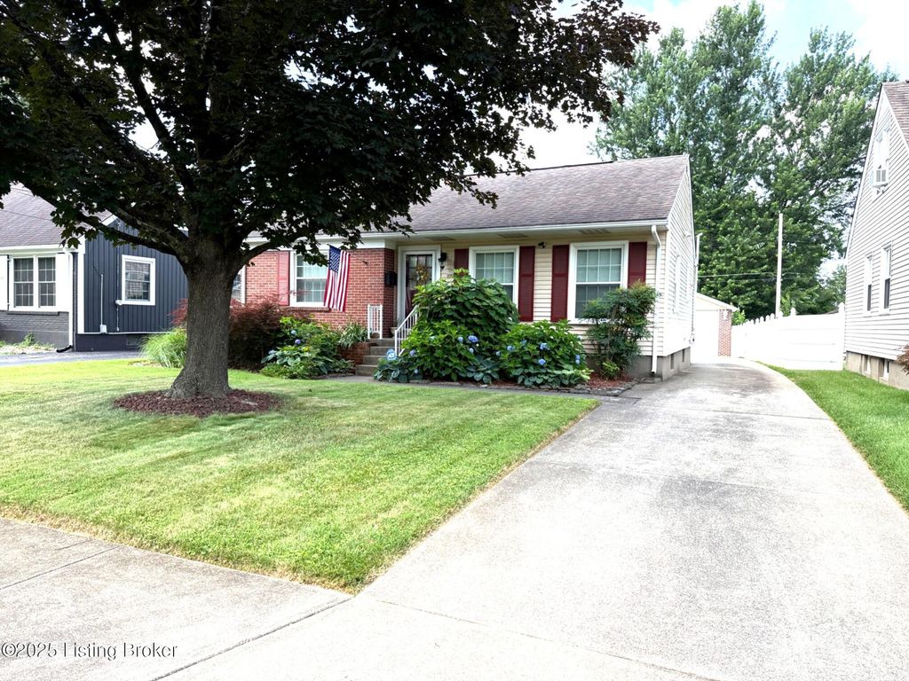 Photo of 3126 Horton Ave, Louisville, KY 40220 (MLS # 1704389)
