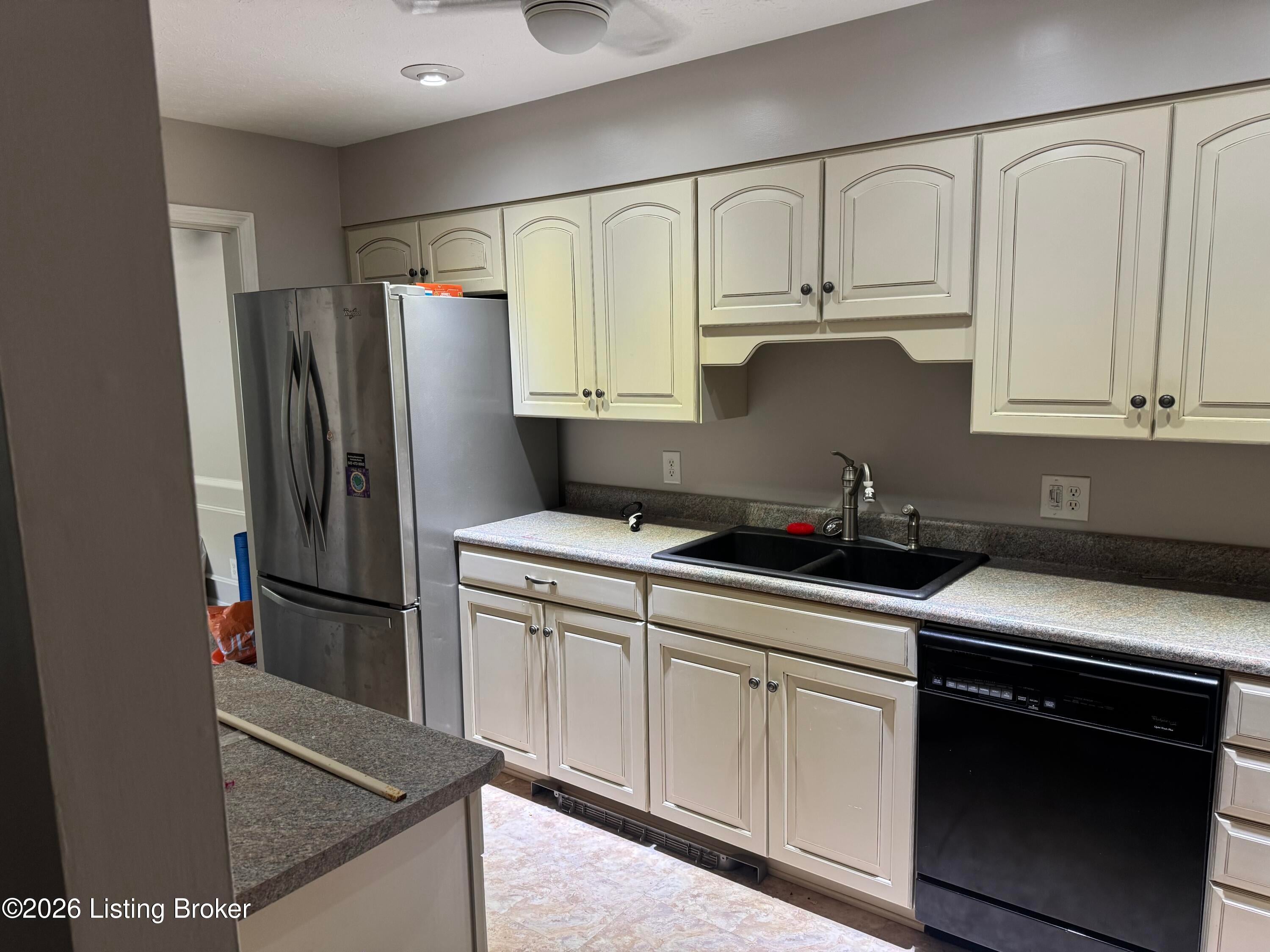 1815 Gardiner Ln APT J80
