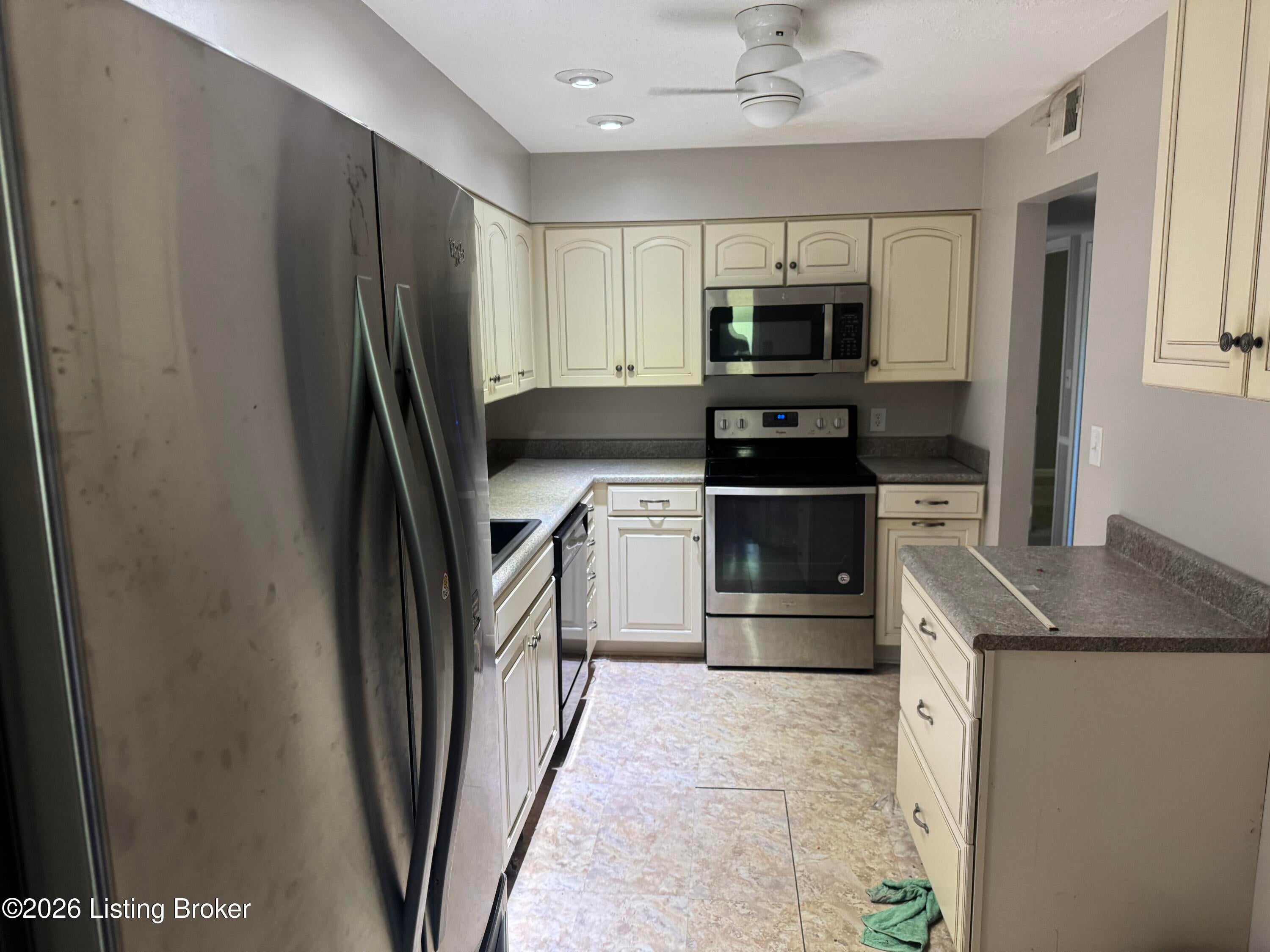 1815 Gardiner Ln APT J80