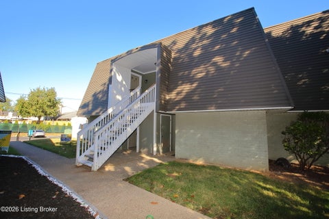 Condo For Sale - 900 La Fontenay Ct<br/> Louisville, KY 40223