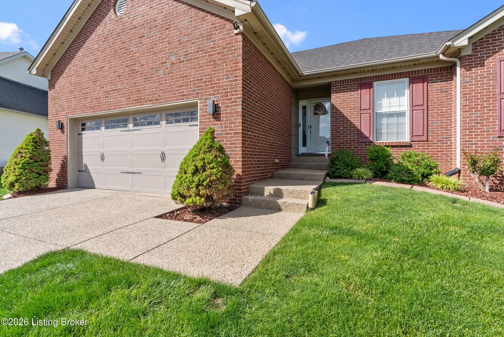 Photo of 10717 Alderbrook Pl, Louisville, KY 40299 (MLS # 1717360)