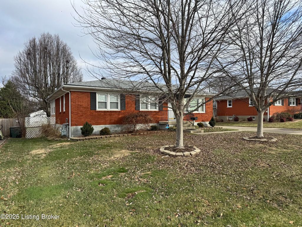 Photo of 5517 Pico Ln, Louisville, KY 40219 (MLS # 1705673)