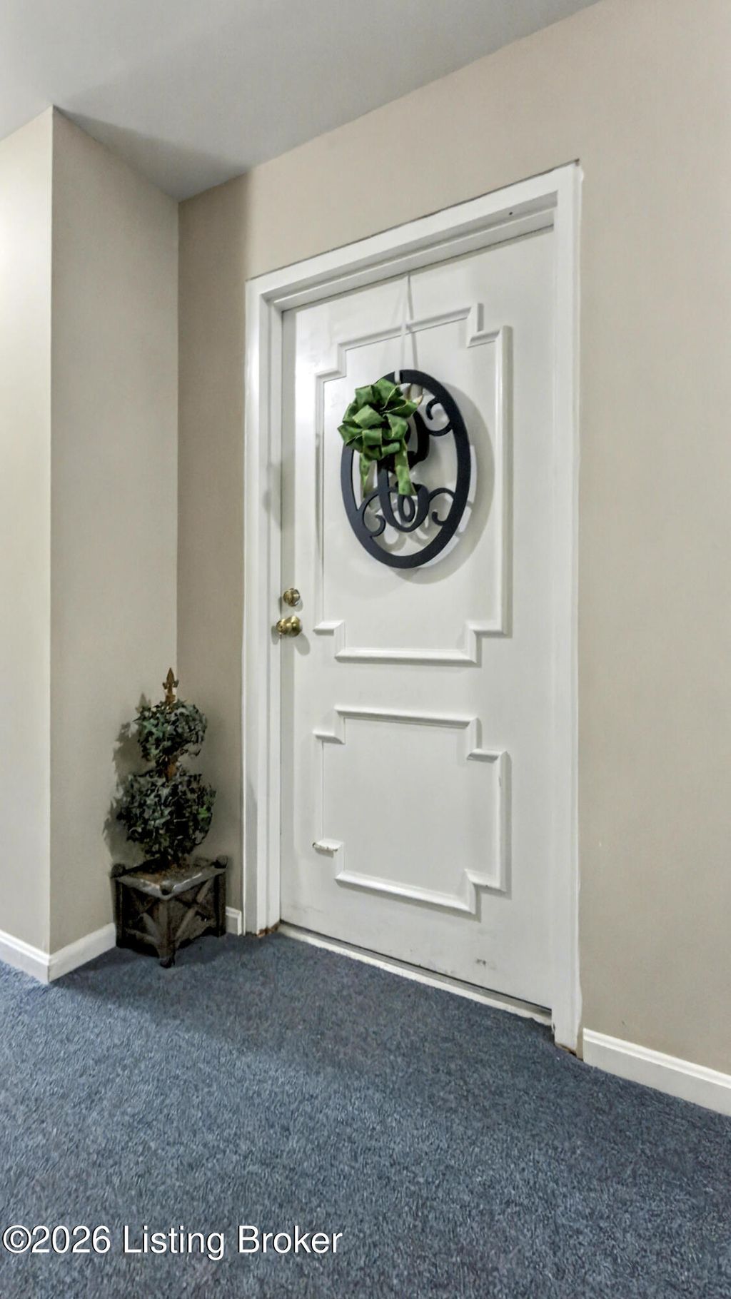 Photo of 814 Washburn Ave #APT 20, Louisville, KY 40222 (MLS # 1711180)