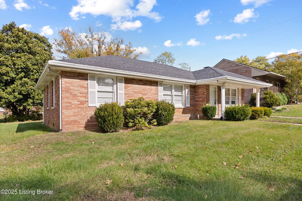 Photo of 1578 Clifton Ave, New Albany, IN 47150 (MLS # 1709523)